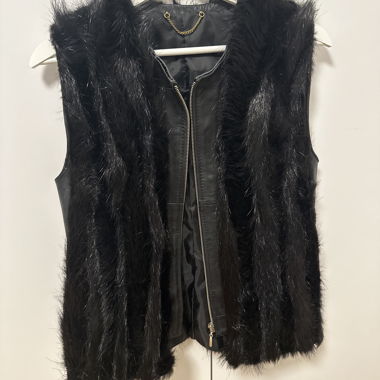 Gilet smanicato in ecopelliccia nero