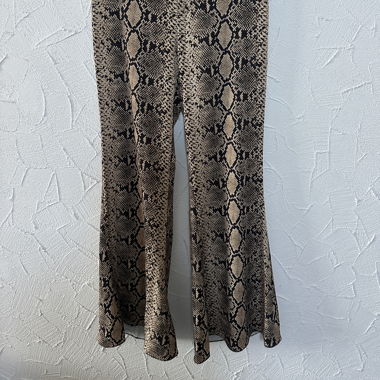 Pantaloni Zara con stampa serpente