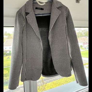 Schwarz/weiss gestreifter Blazer 