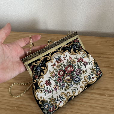 Floral tapestry bag with golden details
