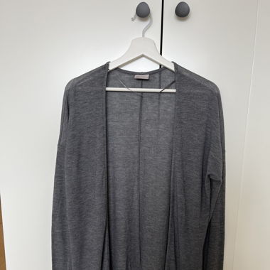Grauer Cardigan 