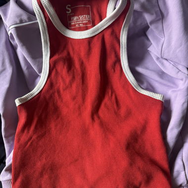 Rotes Tanktop
