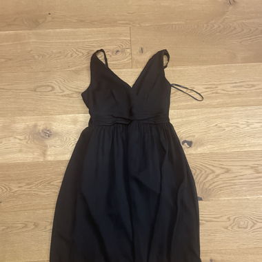 Schwarzes Kleid