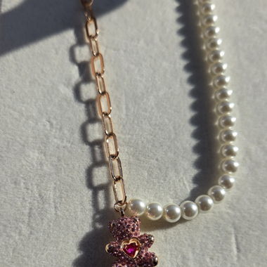 Collana di perle con ciondolo orsetto rosa
