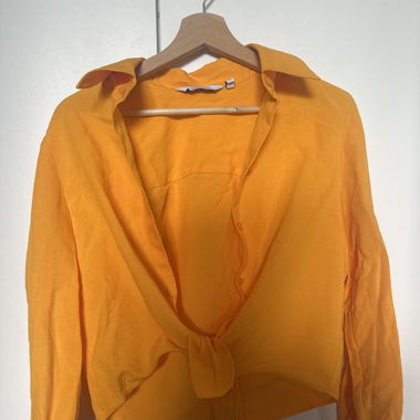 Gelbe Bluse