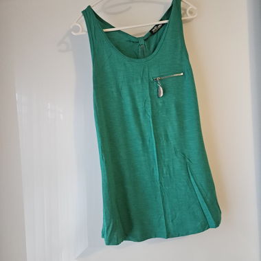Top vert avec noeuds