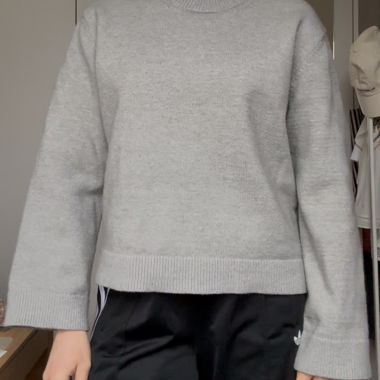 Grauer Pullover Gina Tricot