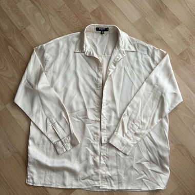 Satinbluse in Creme