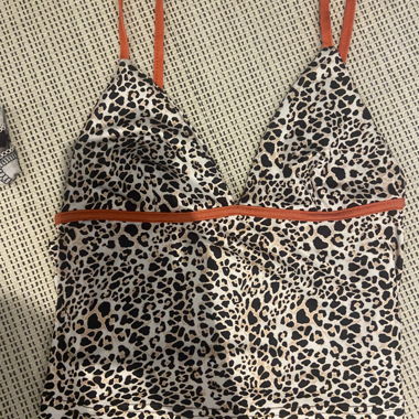 leo top