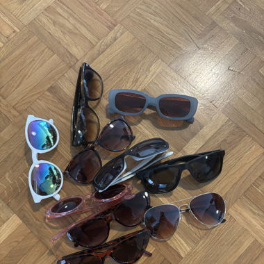 Diverse Sonnenbrillen