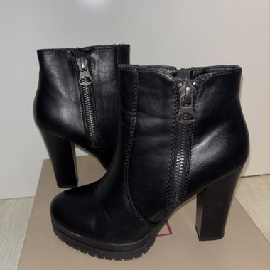 Black Boots