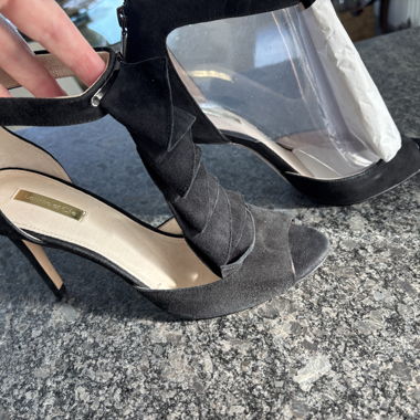Talons en daim noir Louise et Cie