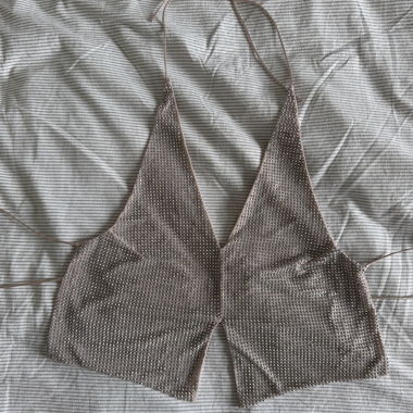 Beige Perlen-Top mit Nackenausschnitt
