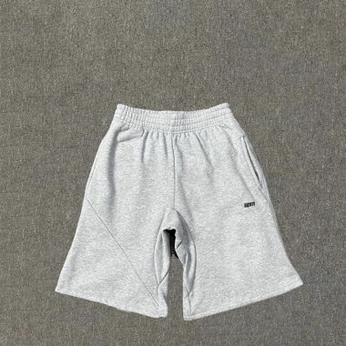 Graue-Shorts