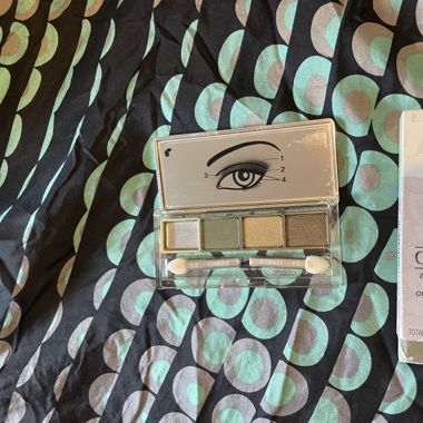 Clinique eyeshadow palette