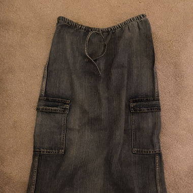 Jeansrock bis zum Knie