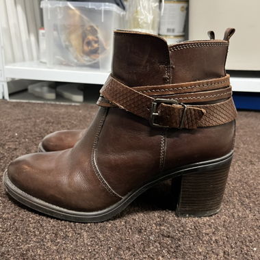 Stivaletti in pelle marrone