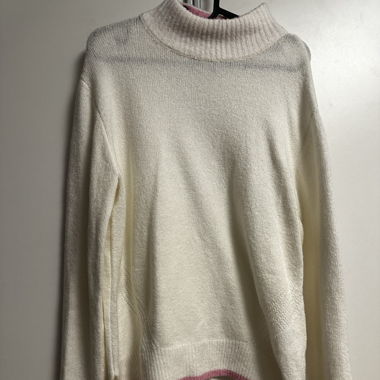 Weisser Pullover