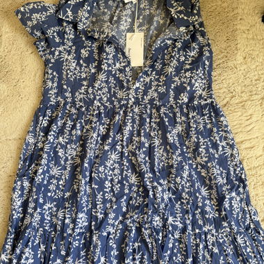 Robe bleue à fleurs