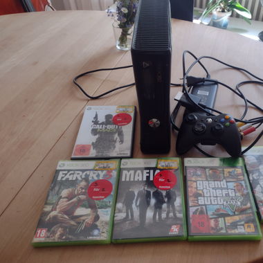 Xbox 360 - Bundle with Controller and 5 Top Games!