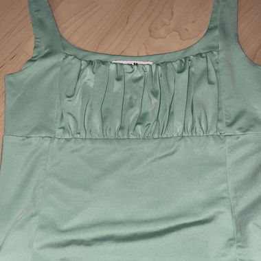 Haut en satin vert