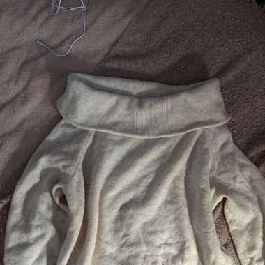 Offshoulder Pullover