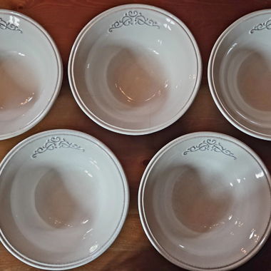 Set di 5 ciotole in ceramica bianche