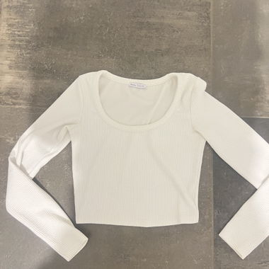 White Long-Sleeve Crop Top – Bershka