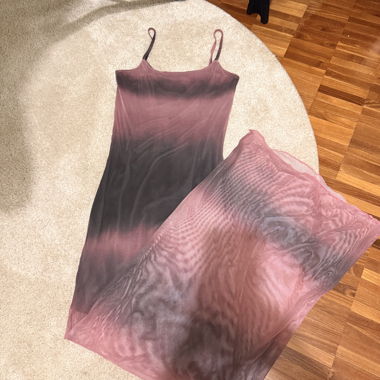 Abito da donna a bretelle rosa-nero