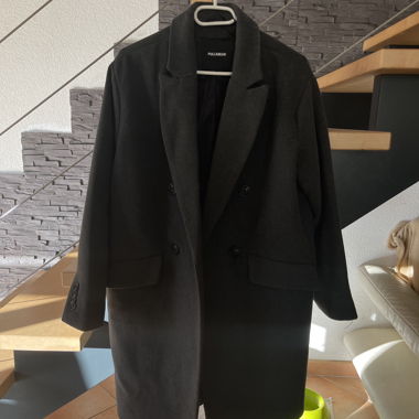 Grauer Mantel von pull&bear