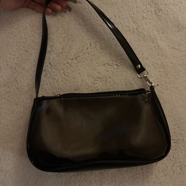 Borsa a tracolla in vernice nera
