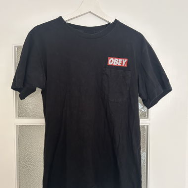 T-shirt noir Obey M
