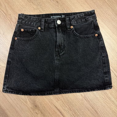 Mini gonna in denim nero Stradivarius