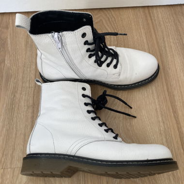 Boots Varese