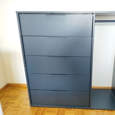 Storage combination with chest of drawers 