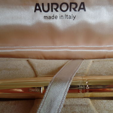 Stylo plume Aurora doré avec étui