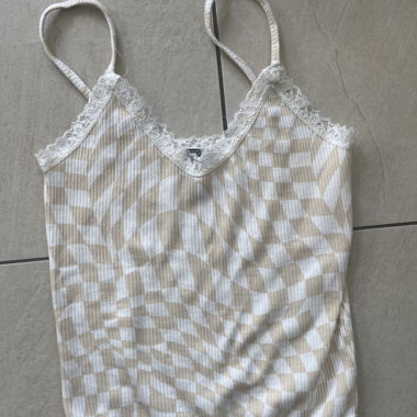 Top con bretelle in pizzo