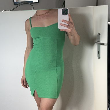Grünes strukturiertes Kleid in S