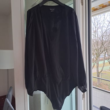 Black body-shirt