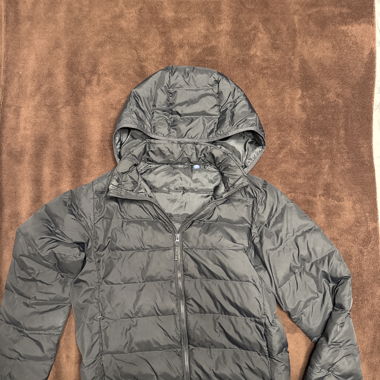 Veste matelassée grise avec capuche taille 152