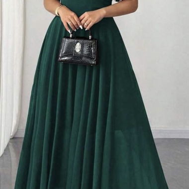 Robe longue verte avec manches transparentes