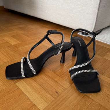 Schuhe mit flachem Absatz und Strass 37