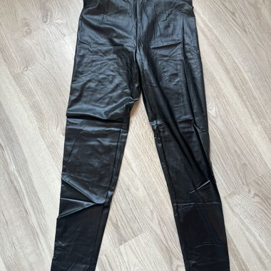 Leggings en similicuir Bershka noir