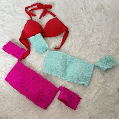 Farbenfrohe Bikini-Oberteile, Set aus 3 Stück