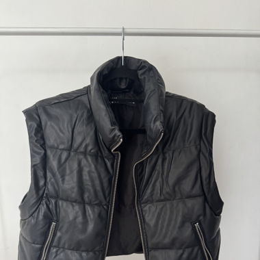 Veste sans manche en cuir Zara
