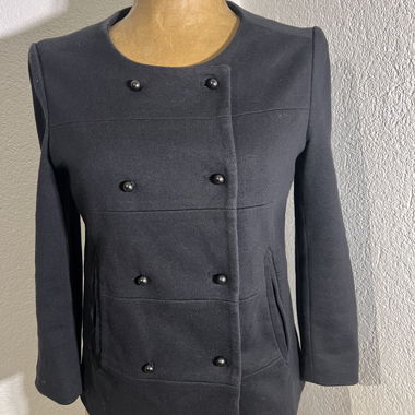 Schwarzer Blazer mit Punkten innen. Grösse M