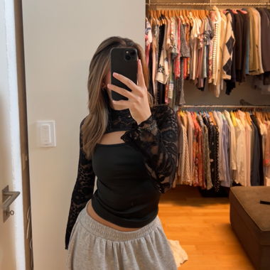 Top in pizzo nero