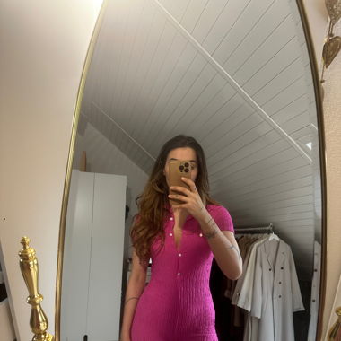 Pinker Einteiler