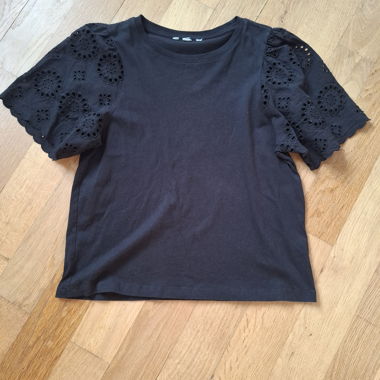 Shirt with eyelet lace [H&M]