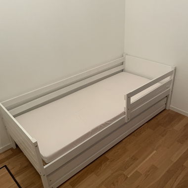 Trundle bed